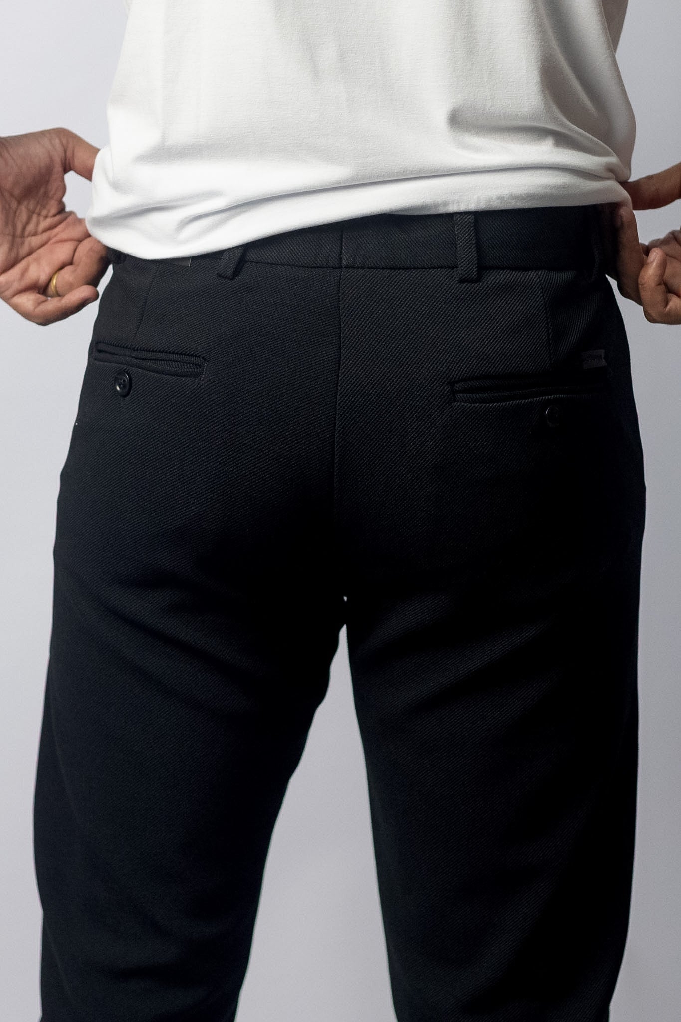 Calça Alfaiataria Slim Cropped Preta - foto 5 de 7