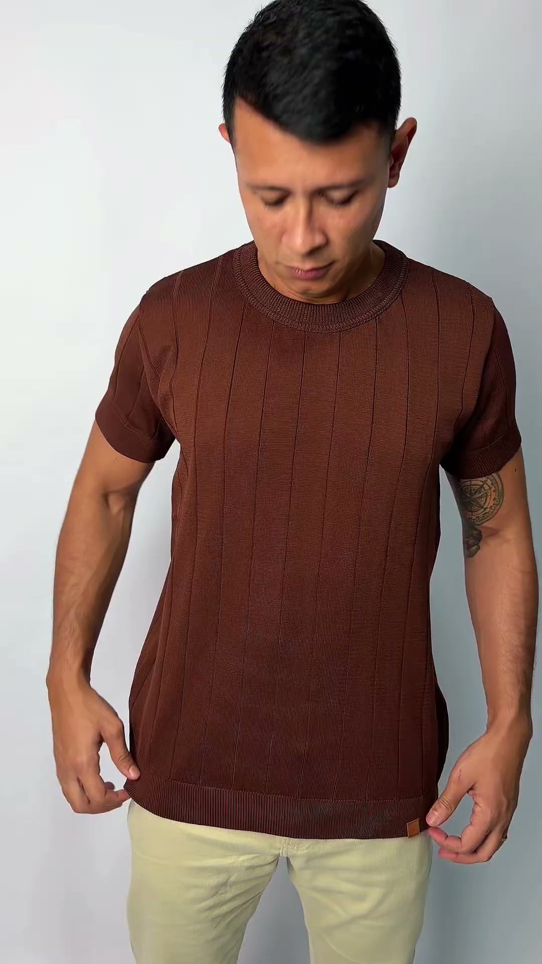 Camisa Tricô Gola Careca Marrom - foto 1 de 6