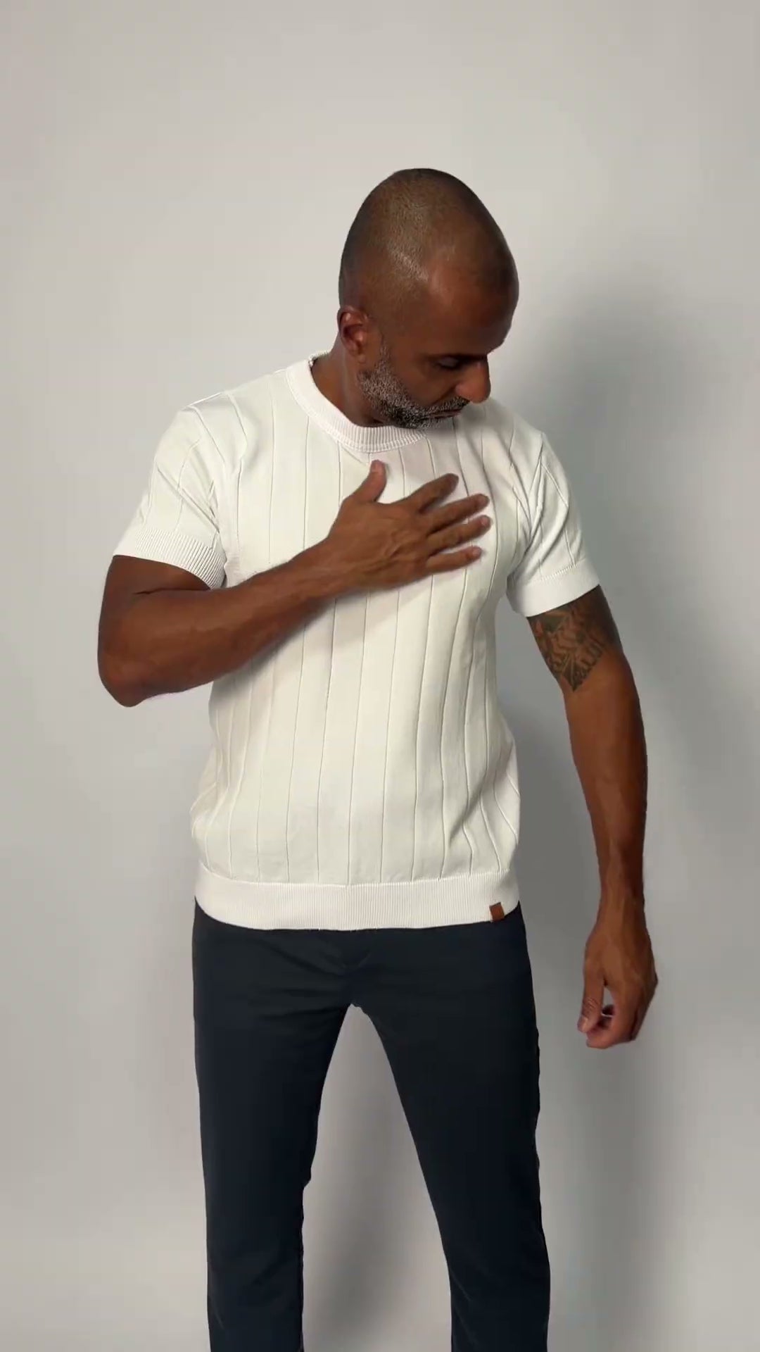 Camisa Tricô Gola Careca Branca - foto 2 de 5