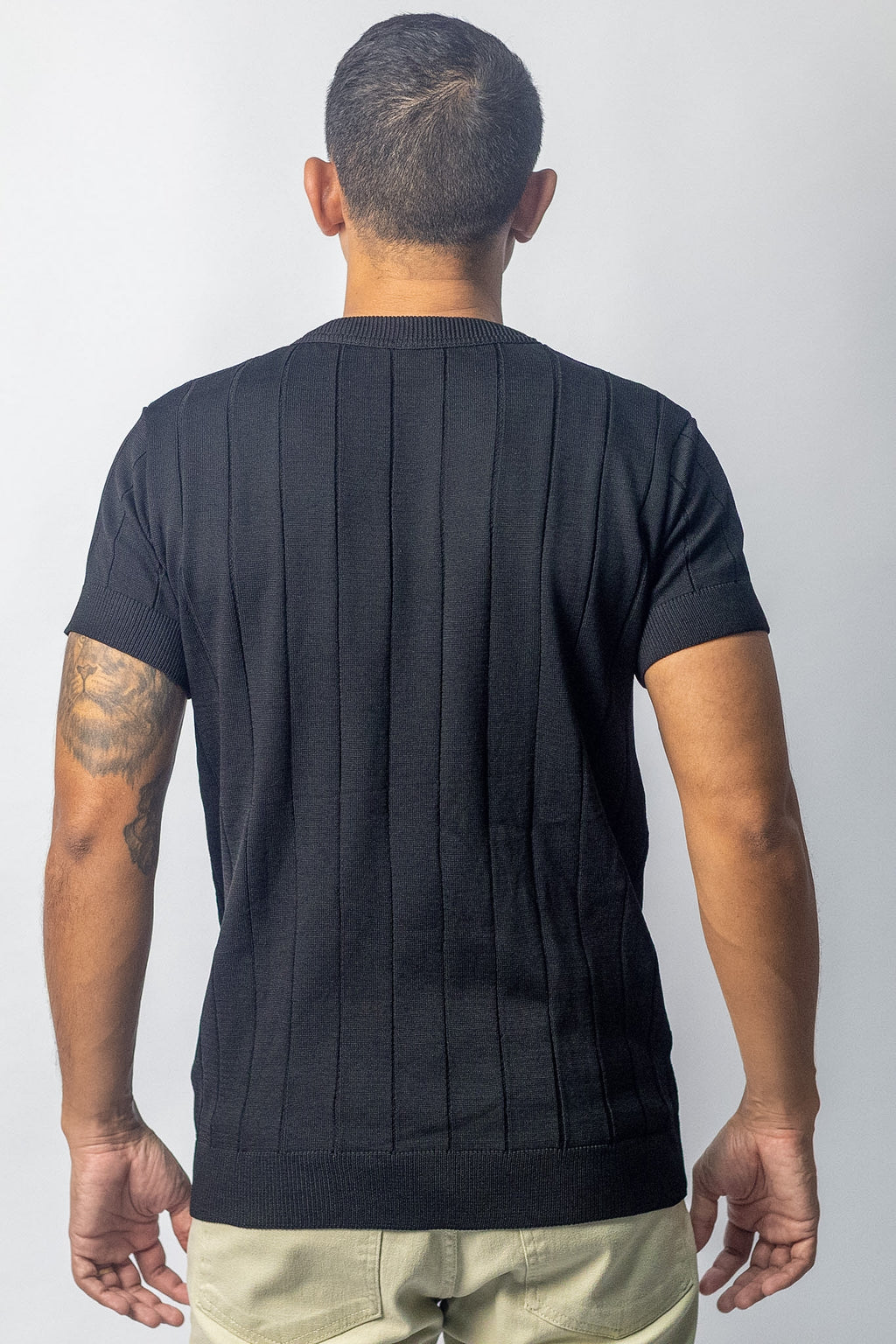 Camisa Tricô Gola Careca Preta - foto 4 de 4